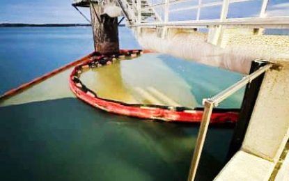 Cracked pipeline releases almost 4,000 gallons crude into U.S waters