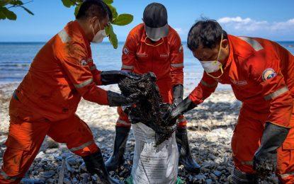Oil spill in Philippines leaves dozens ill