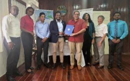 PAC and Iwokrama sign MOU to strengthen technical collaboration in management, biodiversity conservation and climate change