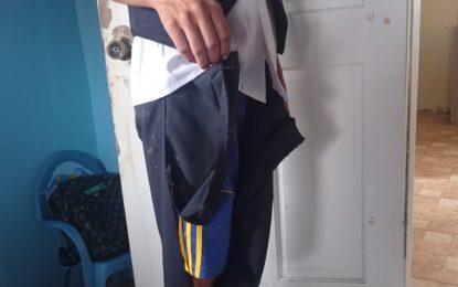 Bandit rips off school boy’s pants to get cell phone