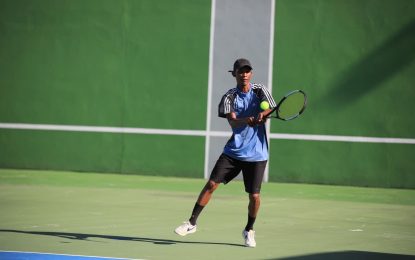 Squires upsets No.7 seed Murray; sets quarterfinal showdown with Downes