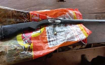 Man drops rice bag with gun after seeing cops