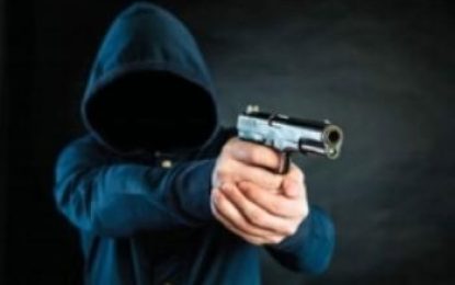 Cop shot in supermarket robbery