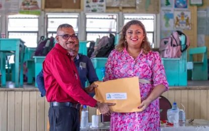 Govt. gives teachers grants for classroom supplies