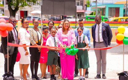 A-list schools must allow ‘cross-streaming’