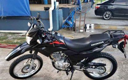 Motorcyclists remove mirrors for ‘style’