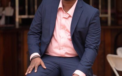 Bar owner granted $40,000 bail for damaging bus windshield