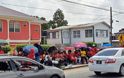‘Cut we pay, we gon keep lessons, sell juice and mek money’ – striking teachers tell Govt