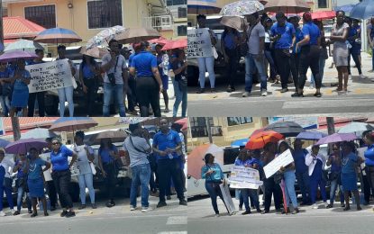 Teachers back on streets