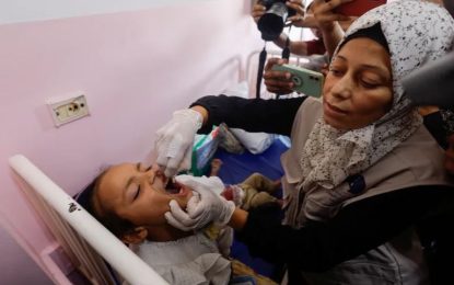 First children in Gaza given polio vaccines a day before planned UN rollout