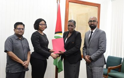 Public servants get 10% pay hike for 2024, another 8% for 2025