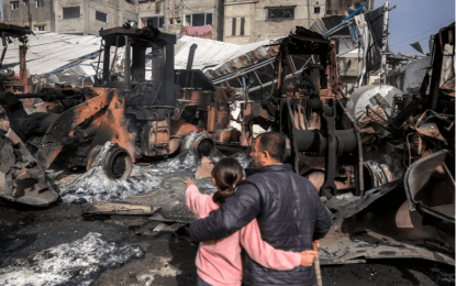 Israeli attacks kill 32 in Gaza, destroy bulldozers for recovering the dead