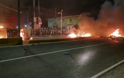 Agricola residents set fire on MMC vehicle, block road in protest