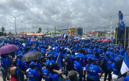 Mohamed draws massive crowd