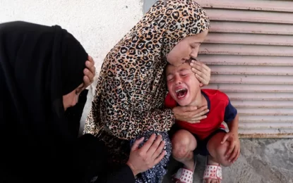 Israeli attacks kill 82