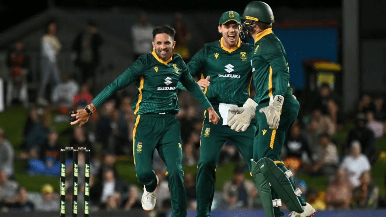 S Africa dish out royal thumping after Maharaj mauls Australia