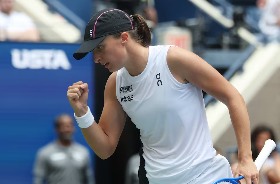 In-form Swiatek survives scare to reach US Open third round