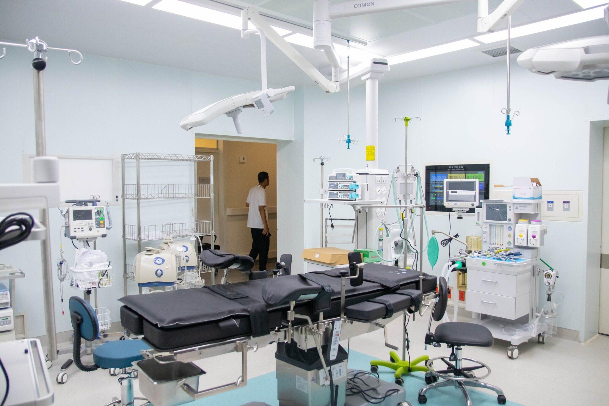 $6.6B De Kinderen hospital opens