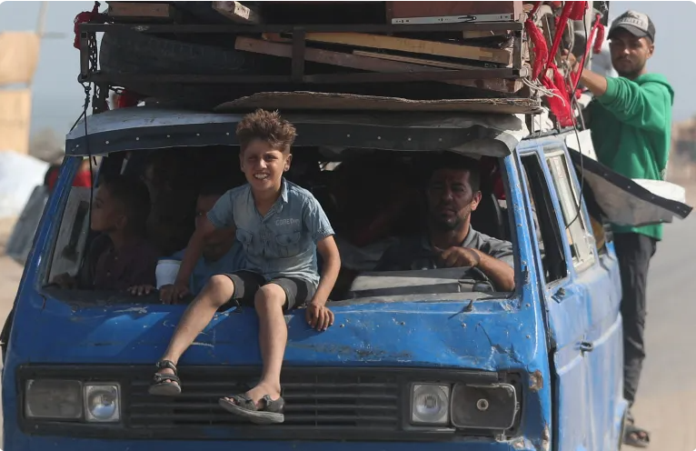 Israel attempts to oust Gaza City residents through continuous bombing