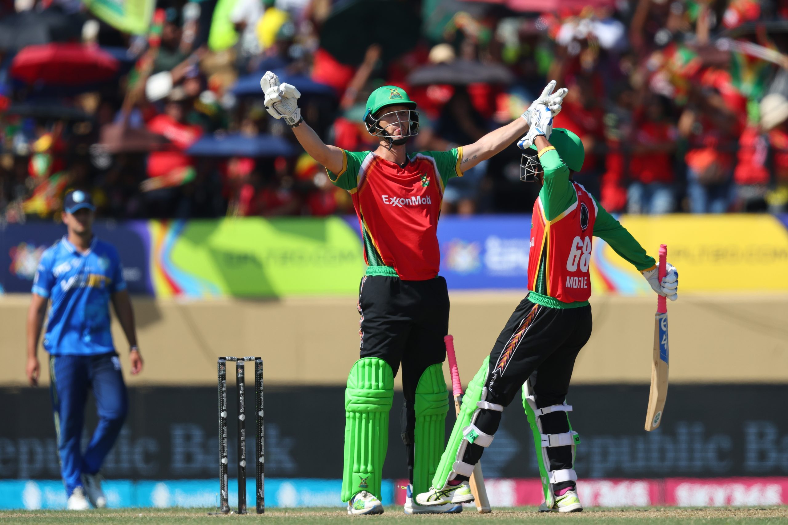 Sampson, Pretorius power Warriors into playoffs