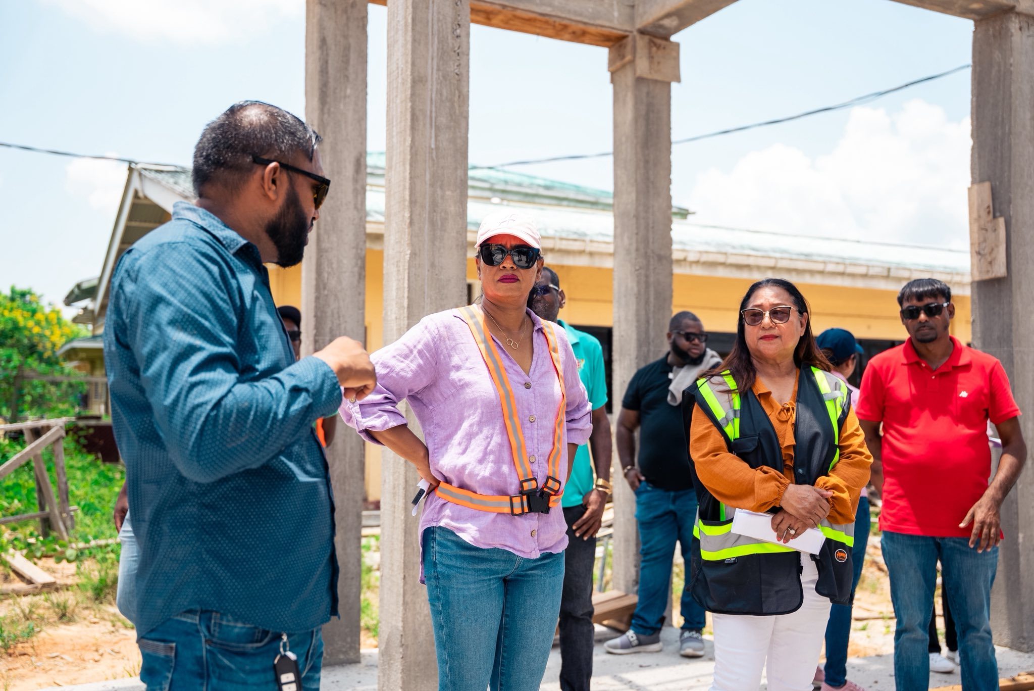 Parag reads riot act to Region 7 contractors