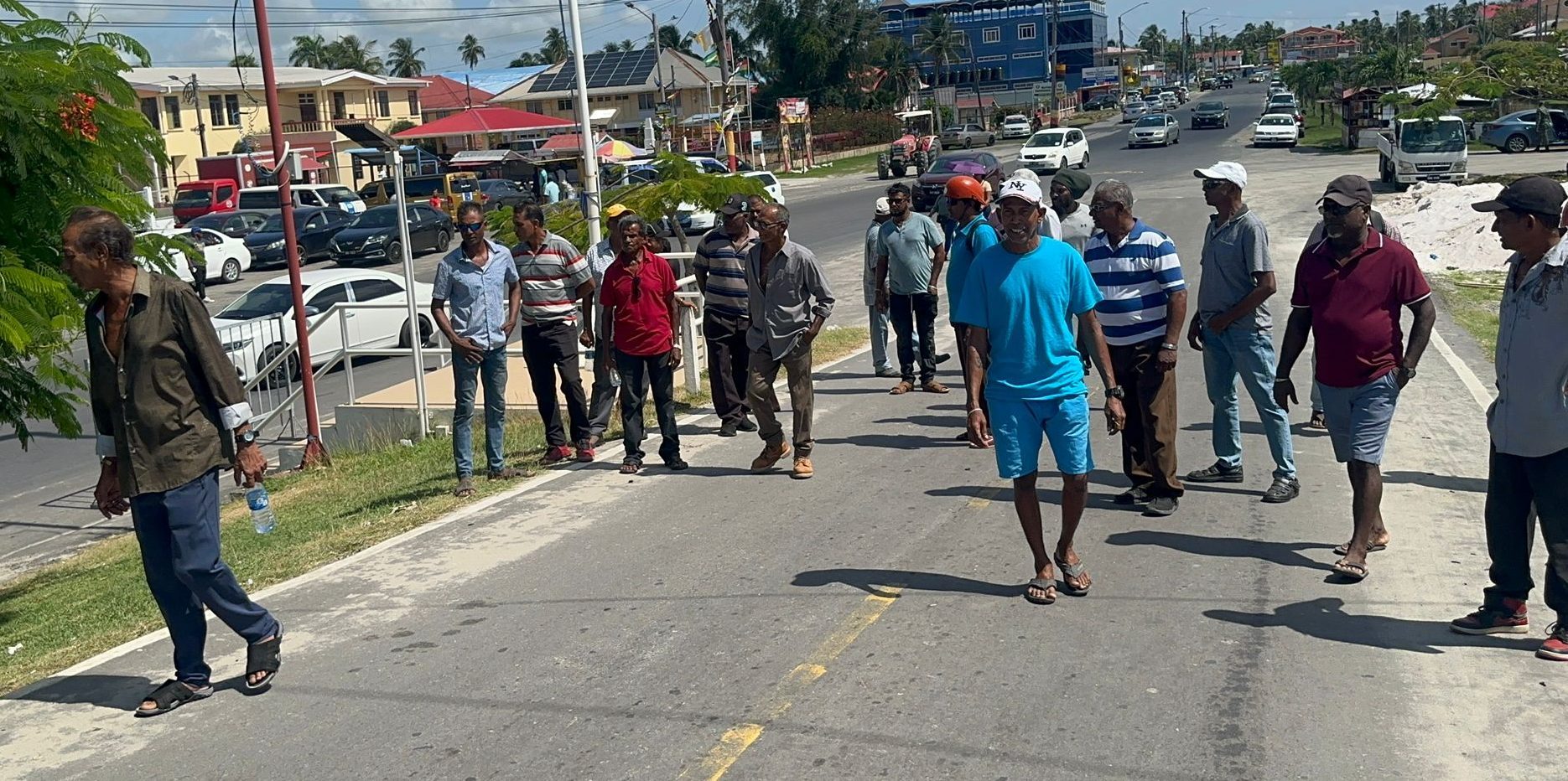 Region 2 farmers in uproar over falling rice price, spoilt paddy