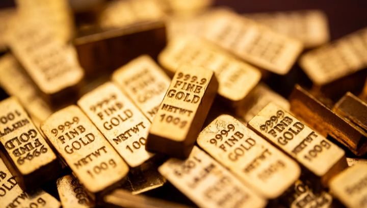 Gold shatters records