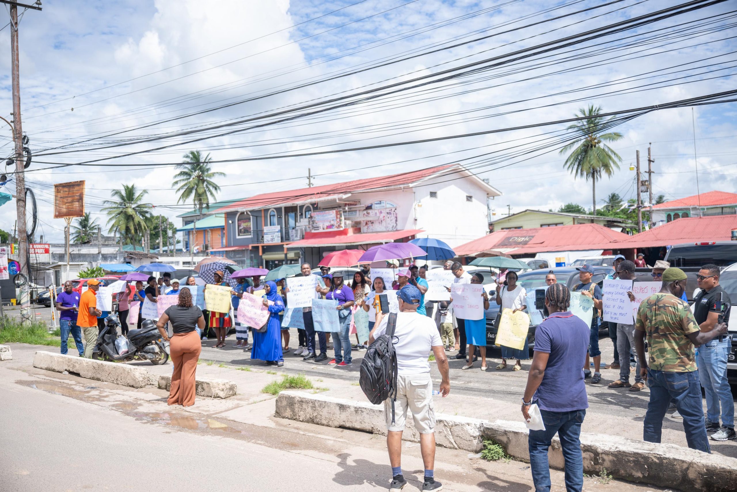 ‘Who must go? REO’ …WIN supporters protest over Region 10 chairmanship standoff 