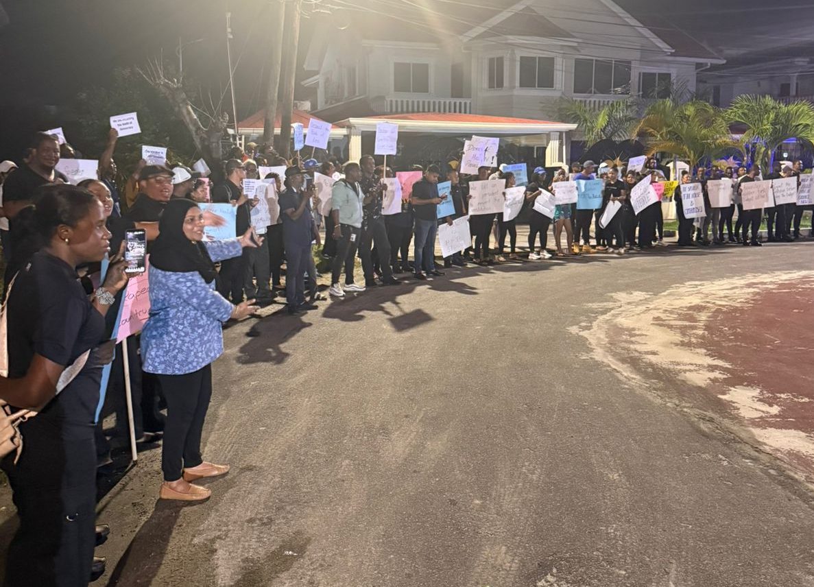 WIN supporters picket Nadir’s home