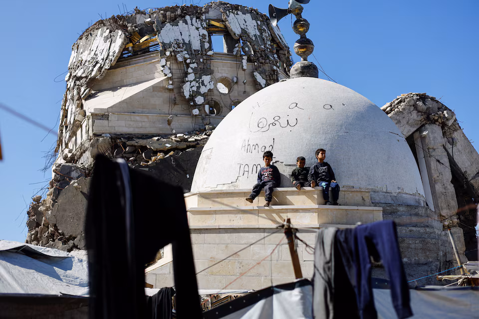Ramadan begins in Gaza amid ruins of shattered mosques