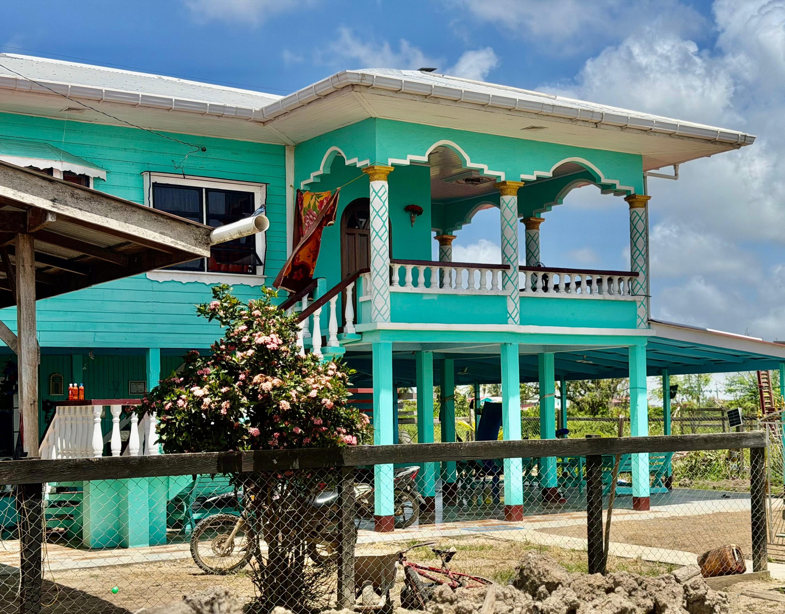 Black Bush Polder family reportedly robbed by neighbour