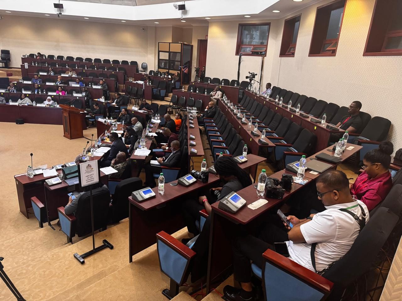 Speaker locks out press