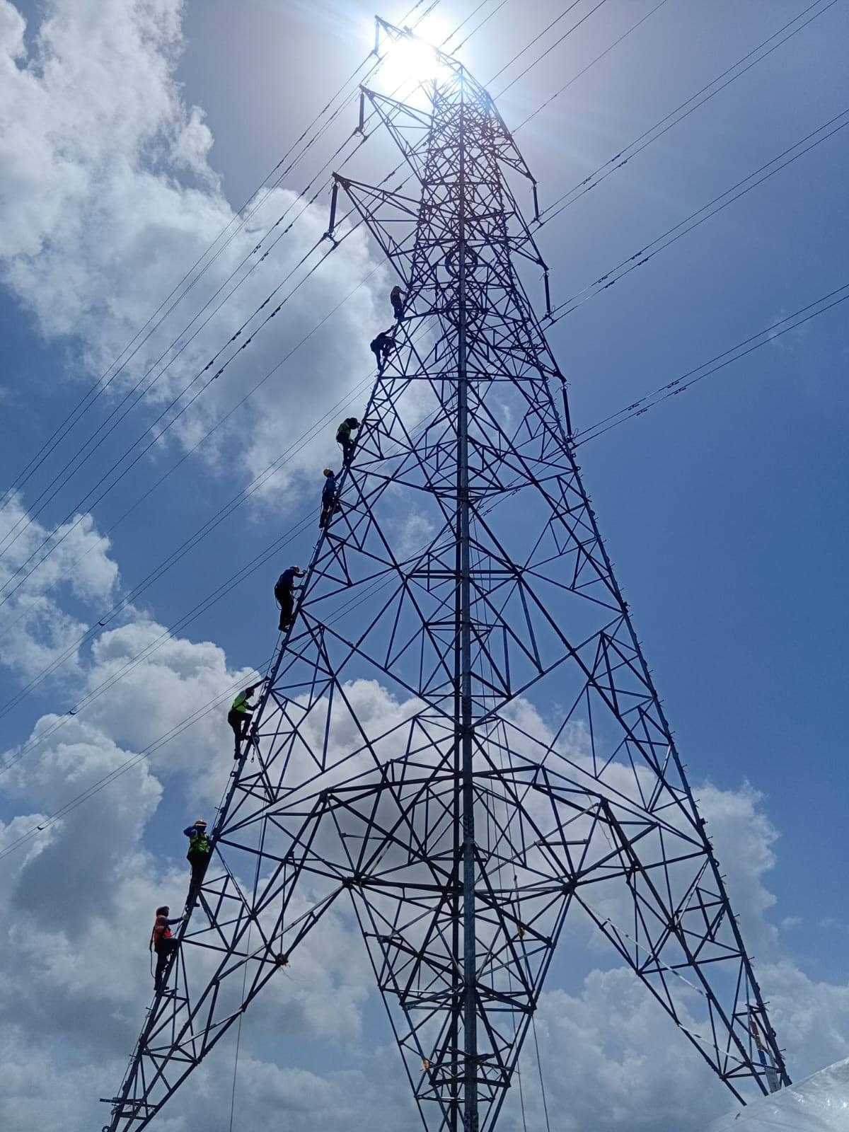 GPL technicians receive int’l tower climbing techniques training