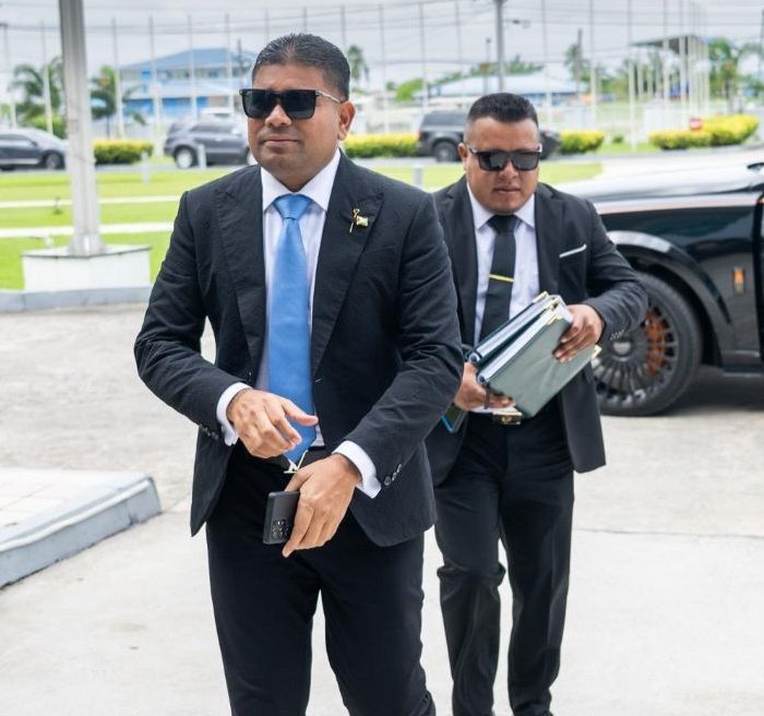 Opposition leader without security, vehicle