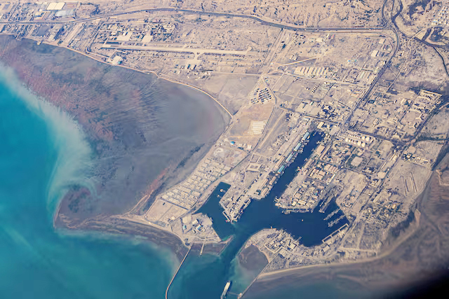 Iraqi oil production collapses with Strait of Hormuz blocked by conflict, sources say