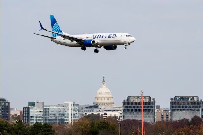 United Airlines to cut more flights as it eyes oil above $100 through 2027