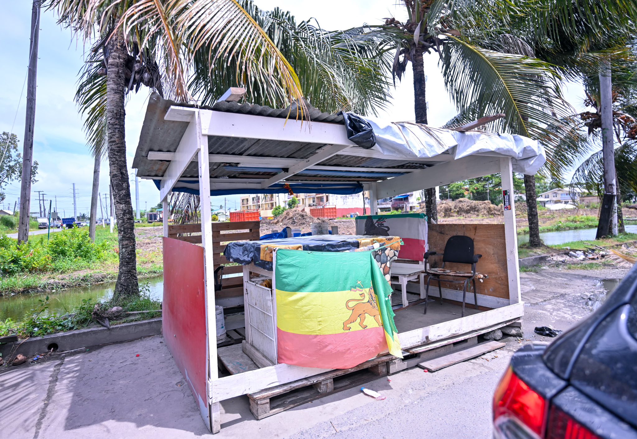 Public Works Ministry to clear Plaza Bridge of stalls