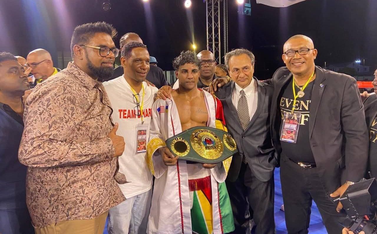 Dharry crowned IBO Super Bantamweight champion