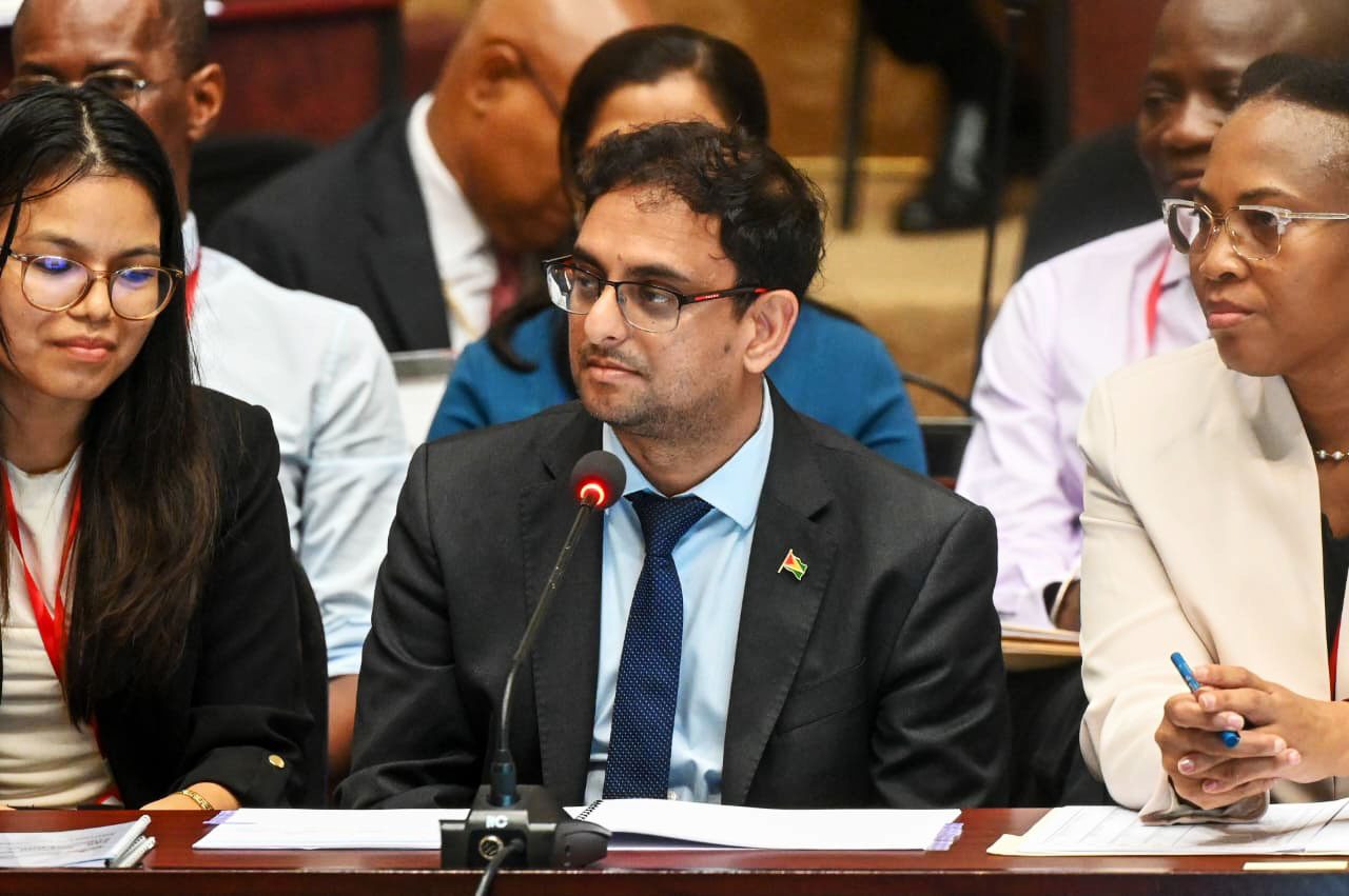 Govt. talks up development bank to Region Three youths