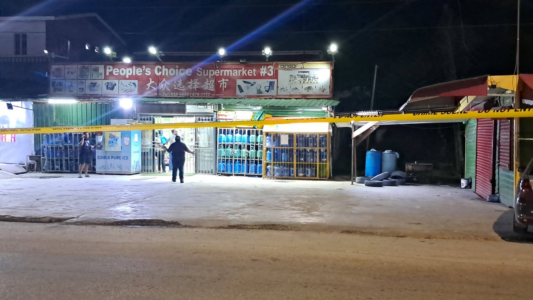 One dead, two suspects flee after botched Chinese supermarket robbery
