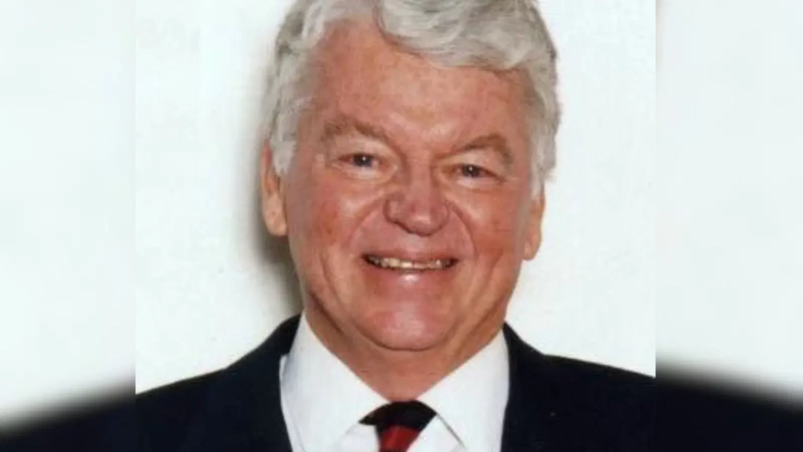 Powerlifting Federation pays tribute to esteemed, fallen Guyanese sportsman extraordinaire, Dr Ian McDonald
