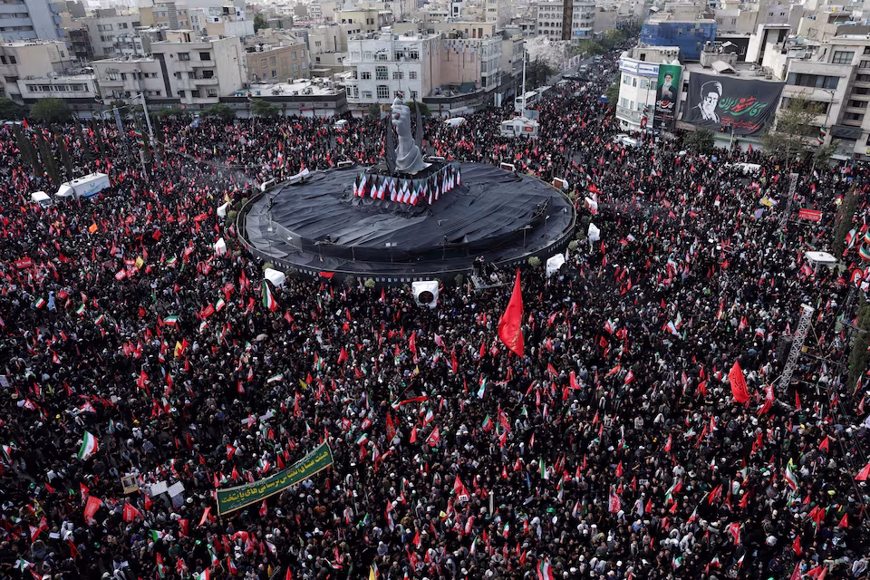 Iranian mourners call for vengeance on Trump during Khamenei funeral procession