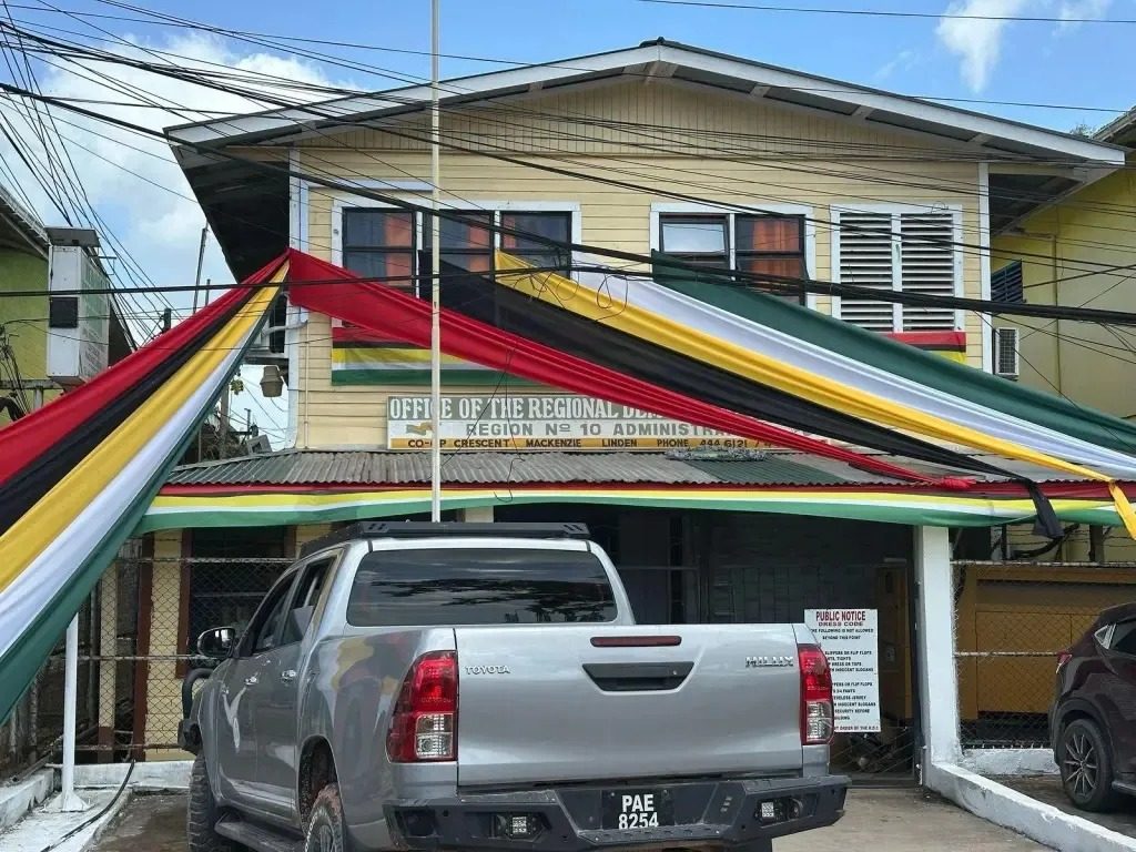 Contractor bids $12M below engineer’s $65M for external works on Reg.10 RDC building