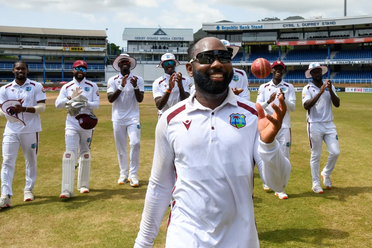 Shafique, Sajid star on see-sawing day as Pakistan seize control