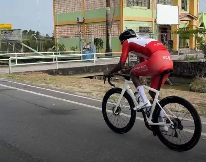 Britton John dominates Farms Up/Devlon 30-Lap Cycle Road Race
