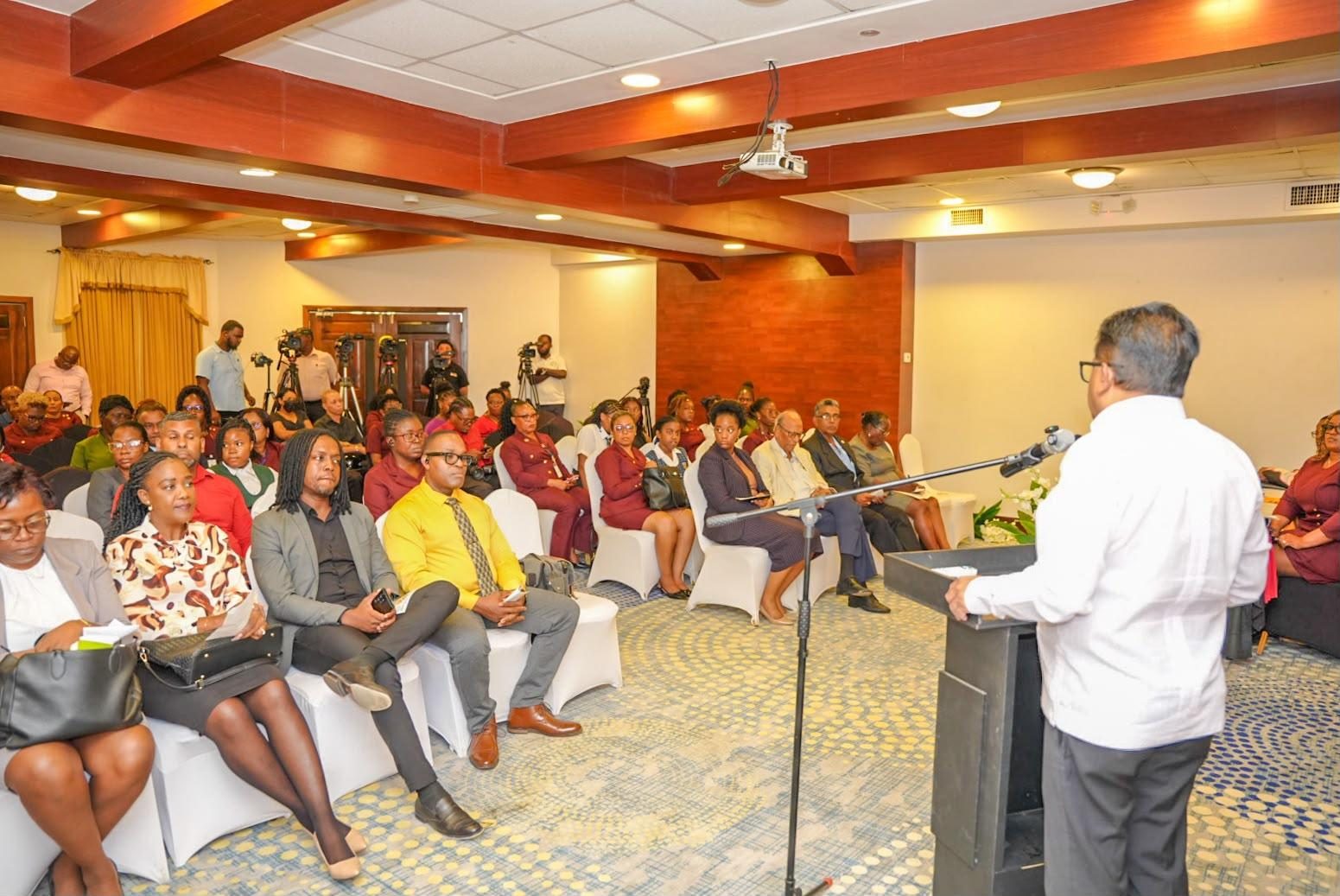 ‘40,000 NIS pensioners still stuck in the line’