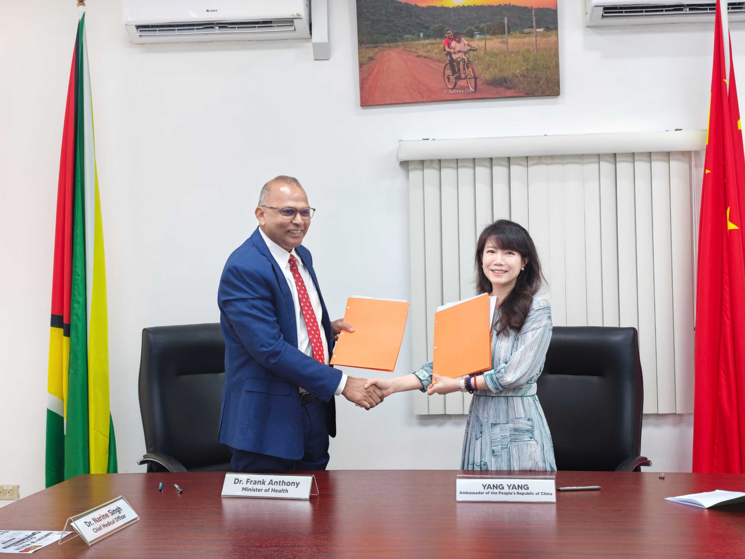 China hands over medical supplies to Ministry of Health