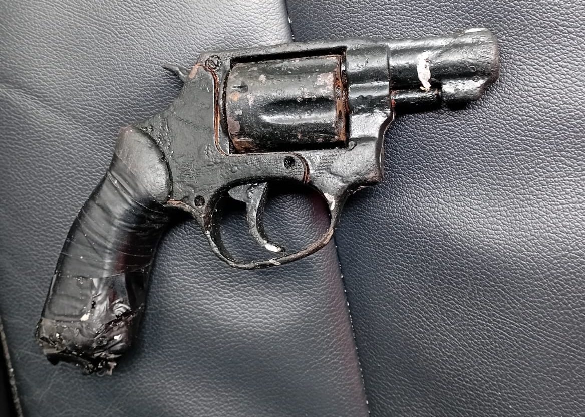 Gun in bucket falls out of vehicle on Durban Street