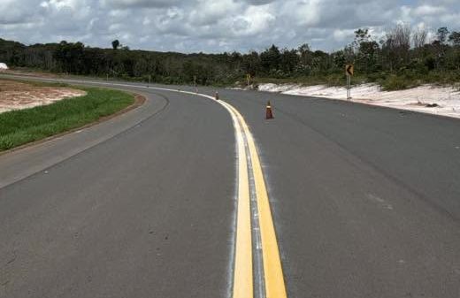 Govt. inks contract to upgrade 30km of roadway between Mabura Hill & Kurupukari – Min. Edghill