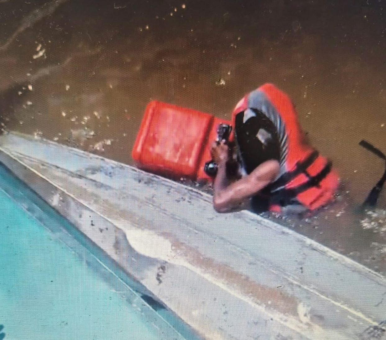 Mazaruni prison officers rescue miner after boat mishap